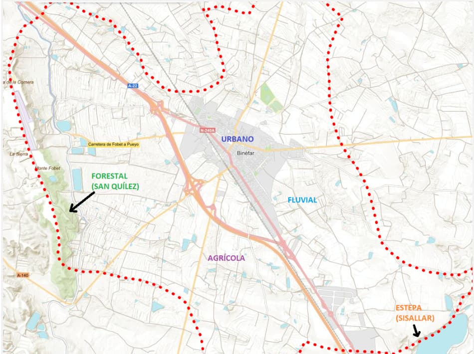 Localización de los diferentes ecosistemas del término municipal de Binéfar. La línea roja de puntos marca los límites del término.