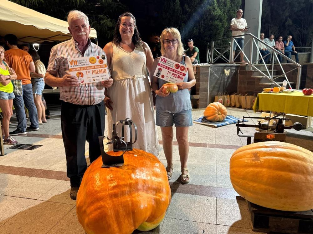 Imagen Una calabaza de 125 kgs y un tomate de 1,150 kgs vencen en el concurso de la VII Exposición de Productos de Cultivo Ecológico de Binéfar