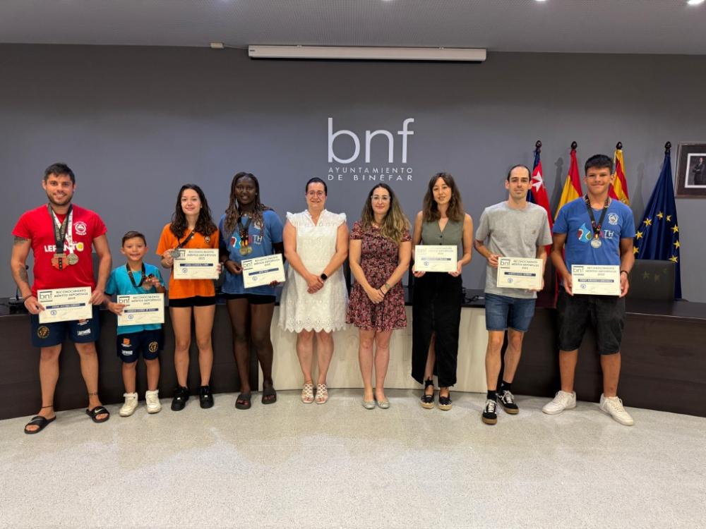 Imagen El Ayuntamiento de Binéfar reconoce los logros de atletas y deportistas de kick boxing en los campeonatos de España