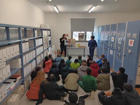 Imagen El Virgen del Romeral conoce el archivo municipal