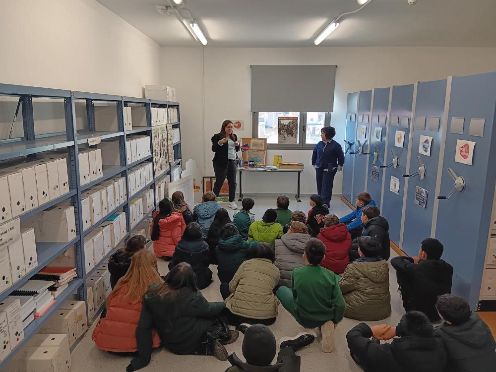 Imagen El Virgen del Romeral conoce el archivo municipal