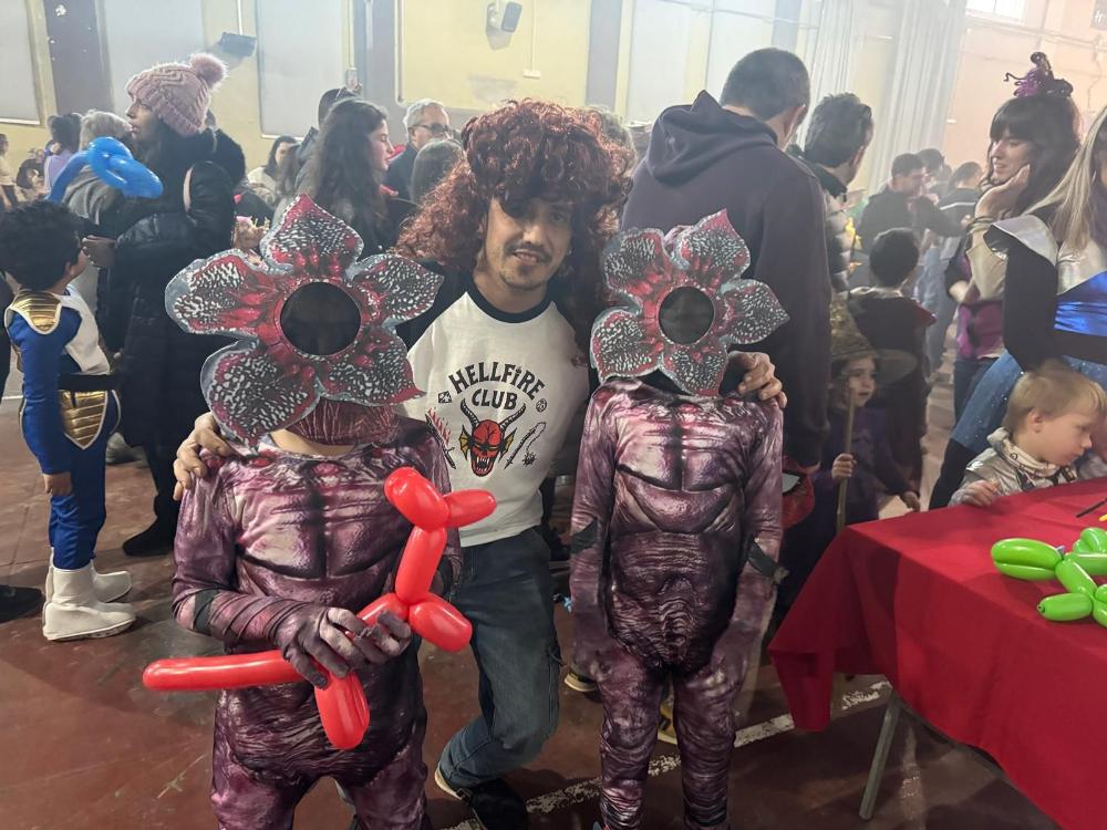 Imagen Concurrido Carnaval en Binéfar con juegos, merienda y música