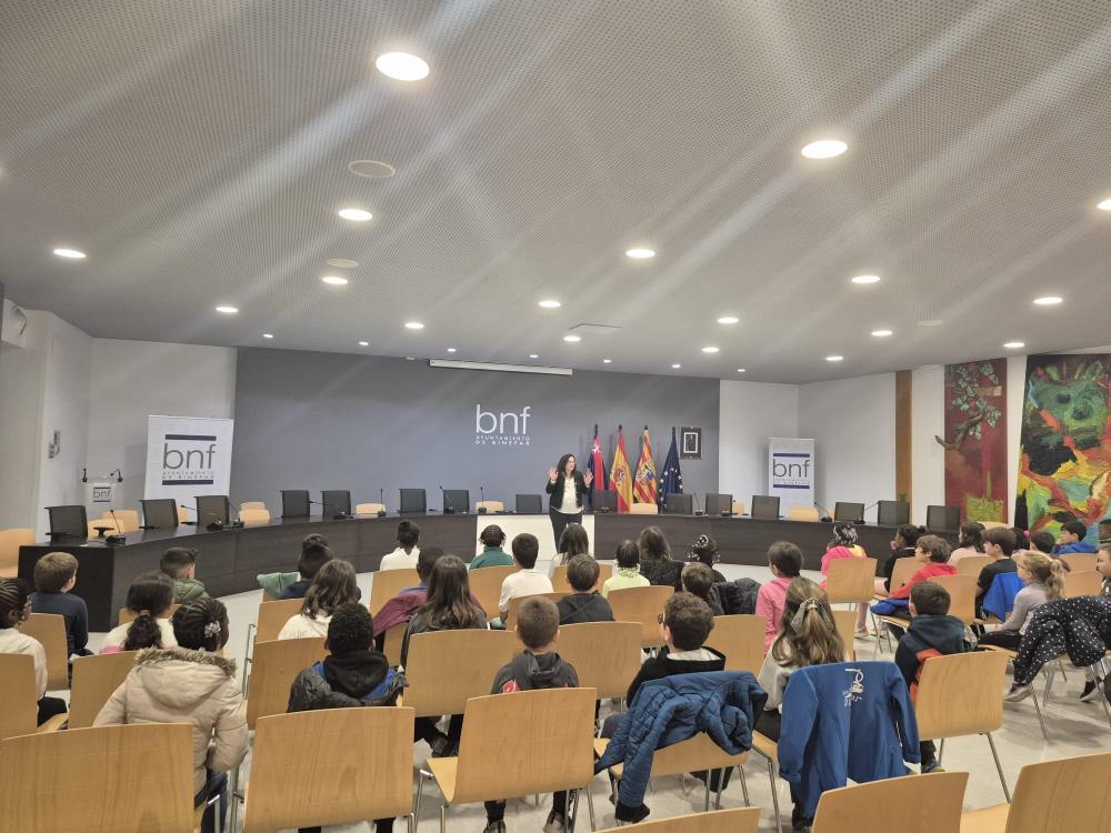 Imagen Alumnos del CEIP Víctor Mendoza conocen el Ayuntamiento