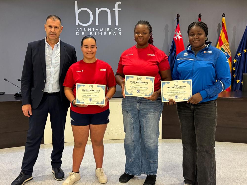 Imagen El Ayuntamiento reconoce a las campeonas del Club Judo Binéfar
