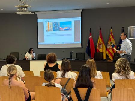 Imagen El Ayuntamiento presenta la página web de turismo municipal para ofrecer...