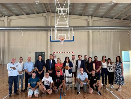 Imagen Binéfar estrena un nuevo pabellón deportivo en el Complejo Municipal El...
